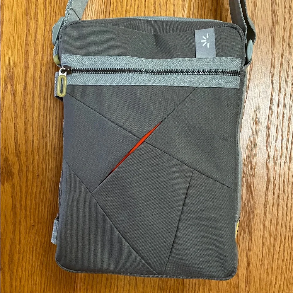 Case Logic Gray 8x10 Tablet Crossbody Bag iPad Sleeve Tech Organize Shoulder Bag